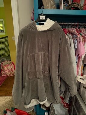 Cozy Hooded Sherpa Poncho - Gray